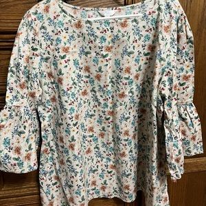 Time and Tru XLarge floral top with 3/4 length sleeves, smoke free home